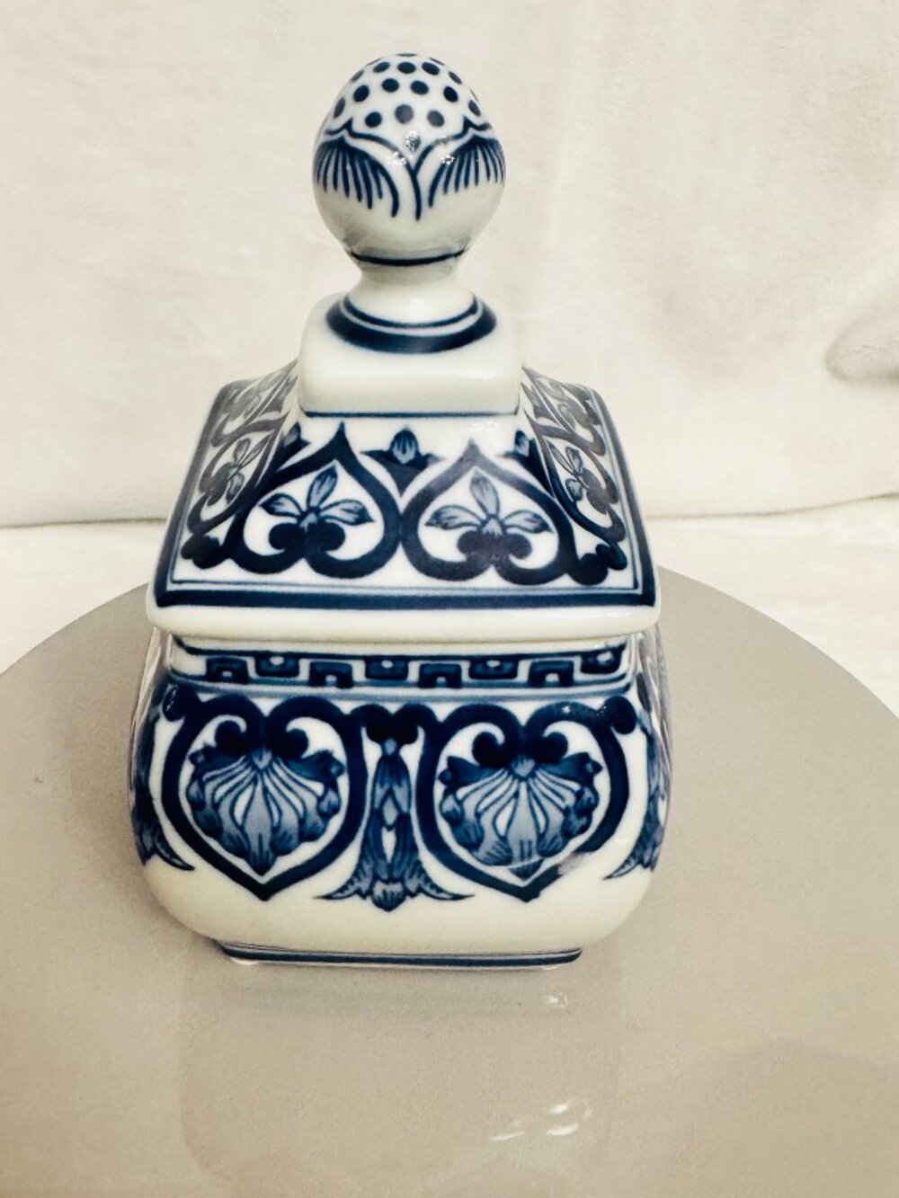 Bombay Co Chinese Cobalt Blue & White Floral 7" Canister Ginger Jar Hand Painted